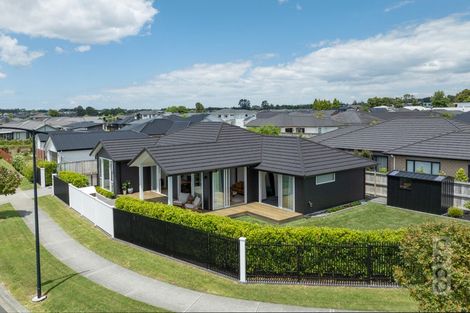 Photo of property in 31 Fruitlands Road, Kumeu, 0810