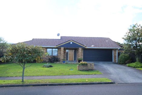 Photo of property in 1 West Fairway, Golflands, Auckland, 2013