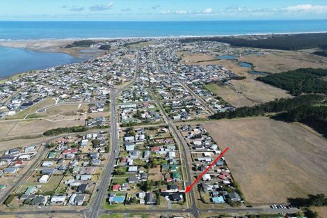 Photo of property in 8a Te Awa Street, Foxton Beach, Foxton, 4815