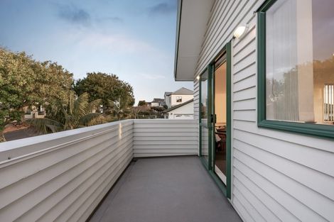 Photo of property in 1a Lobelia Rise, Goodwood Heights, Auckland, 2105