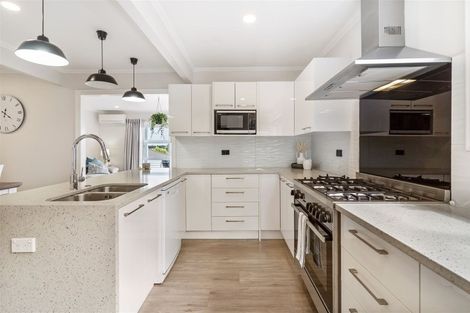 Photo of property in 2/862 East Coast Road, Northcross, Auckland, 0630