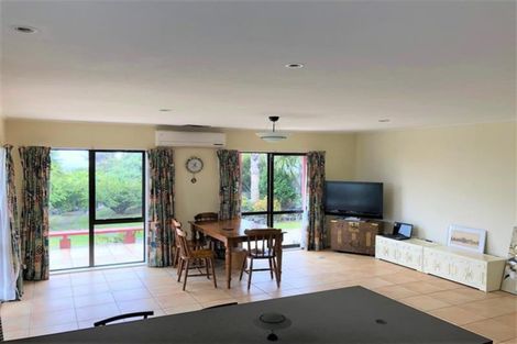 Photo of property in 74 Redoubt Road, Goodwood Heights, Auckland, 2105