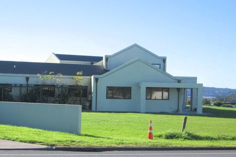 Photo of property in 82 Hobsonville Road, West Harbour, Auckland, 0618