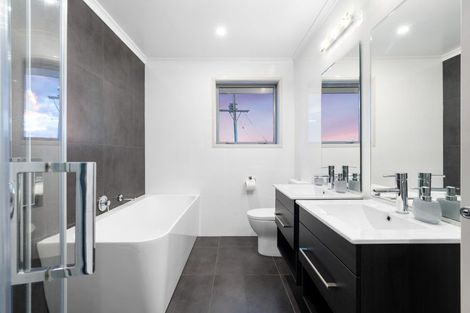 Photo of property in 28 Resolution Drive, Gulf Harbour, Whangaparaoa, 0930