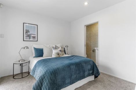 Photo of property in 26 Seaview Road, Castor Bay, Auckland, 0620