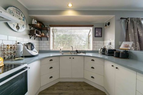 Photo of property in 42 Cromwell Drive, Fitzroy, Hamilton, 3206