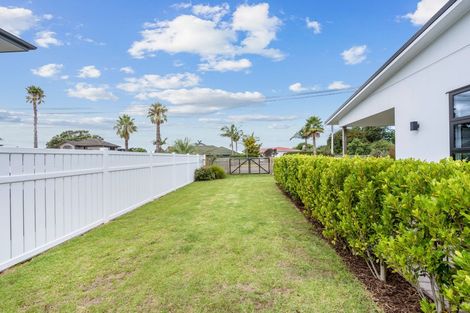 Photo of property in 15 Puroto Place, One Tree Point, 0118