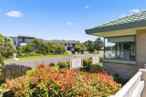 Photo of property in 100 Milne Drive, Paraparaumu, 5032