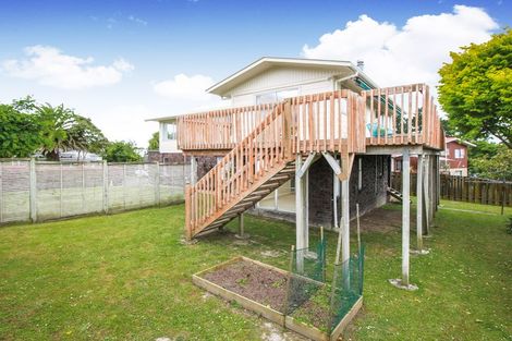 Photo of property in 19 St Catherine Crescent, West Harbour, Auckland, 0618