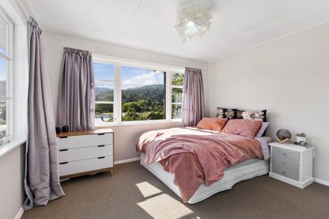 Photo of property in 37 Logie Street, Stokes Valley, Lower Hutt, 5019