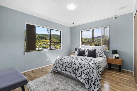 Photo of property in 20 Zande Terrace, Tawa, Wellington, 5028