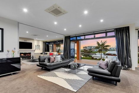 Photo of property in 12 Rauiri Drive, One Tree Point, 0118