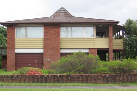 Photo of property in 52 Te Atatu Road, Te Atatu South, Auckland, 0610