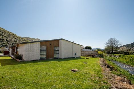 Photo of property in 11b Beach Road, Waikawa, Picton, 7220