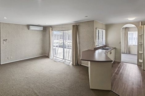 Photo of property in 6 Vesca Place, Golflands, Auckland, 2013