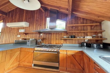 Photo of property in 11 Richmond Hill, Glenside, Wellington, 6037