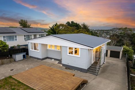 Photo of property in 16 Sasanof View, Ascot Park, Porirua, 5024