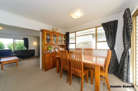 Photo of property in 14 Wikiriwhi Crescent, Awapuni, Palmerston North, 4412