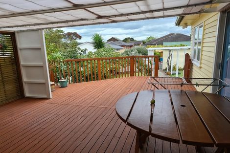 Photo of property in 20 Arahoe Road, New Lynn, Auckland, 0600