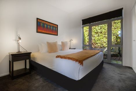 Photo of property in 6 Whitbourn Place, Fernhill, Queenstown, 9300