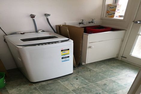 Photo of property in 2/2 Cheval Drive, Totara Vale, Auckland, 0629