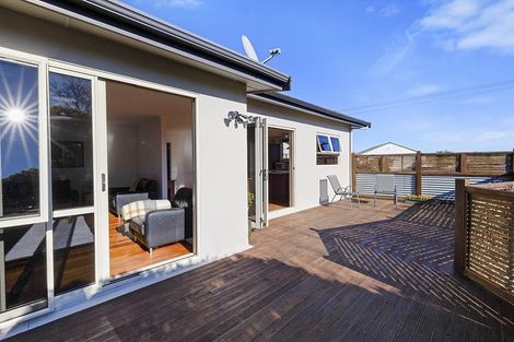 Photo of property in 426 South Road, Omata, New Plymouth, 4374