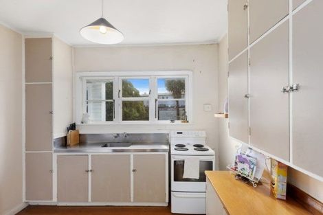 Photo of property in 5 Purser Grove, Fairfield, Lower Hutt, 5011