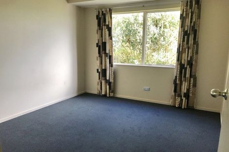 Photo of property in 2/22 Grenadine Place, Unsworth Heights, Auckland, 0632