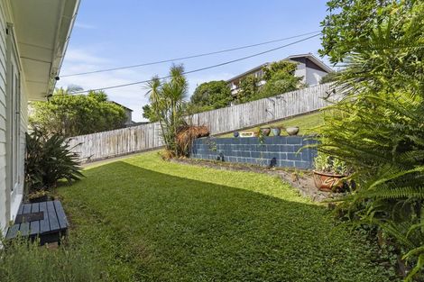 Photo of property in 77 Buscomb Avenue, Henderson, Auckland, 0610