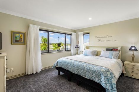 Photo of property in 53 Chesterfield Way, Orewa, 0931