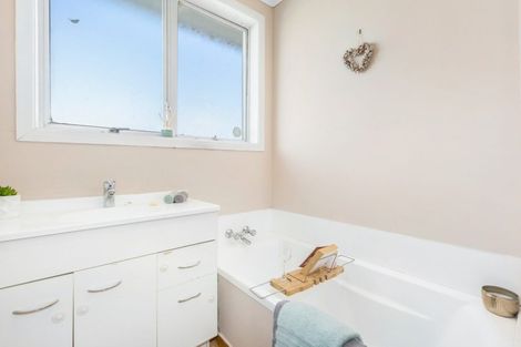 Photo of property in 44 Beauzami Crescent, Ascot Park, Porirua, 5024