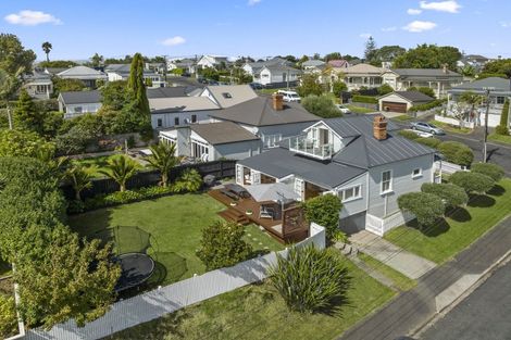 Photo of property in 8 Rutland Road, Stanley Point, Auckland, 0624