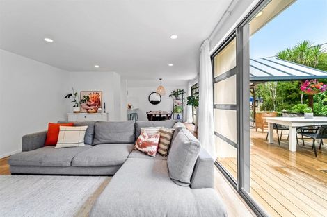 Photo of property in 1/6 Heathcote Road, Castor Bay, Auckland, 0620