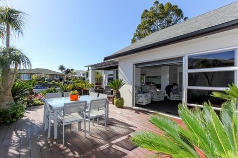 Photo of property in 20 Mangorei Road, Strandon, New Plymouth, 4312