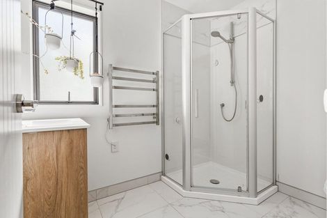 Photo of property in 4a Trengove Place, West Harbour, Auckland, 0618