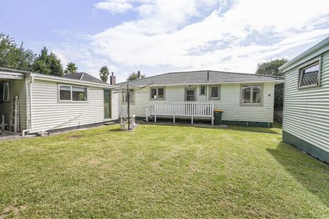 Photo of property in 59 Sylvan Crescent, Te Atatu South, Auckland, 0610