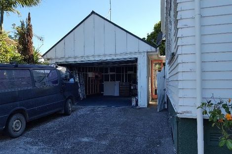 Photo of property in 2/4 Northcote Road, Takapuna, Auckland, 0622