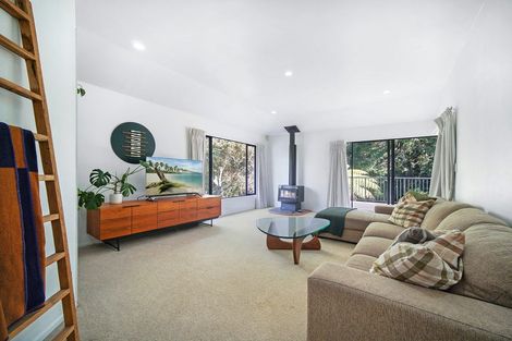 Photo of property in 2/15 Wernham Place, Northcote, Auckland, 0626