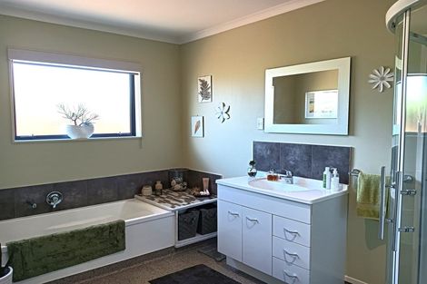 Photo of property in 505 Richmond Road, Lepperton, New Plymouth, 4373