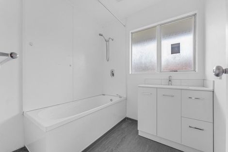 Photo of property in 17 Cretian Crescent, Henderson, Auckland, 0612