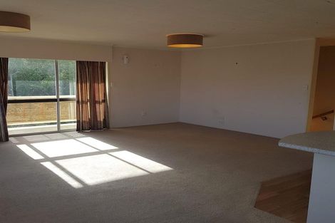 Photo of property in 8 Curlew Place, One Tree Point, 0118