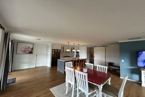 Photo of property in 11 Queen Charlotte Drive, Aotea, Porirua, 5024