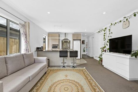 Photo of property in 13 Kapowai Boulevard, Takanini, 2112