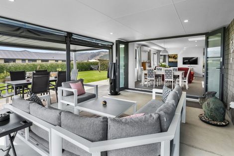 Photo of property in 9 Ruapai Drive, Levin, 5571