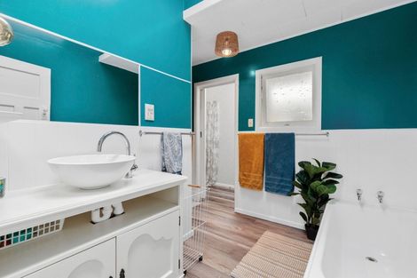 Photo of property in 28 Stirling Street, Te Aroha, 3320