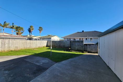 Photo of property in 40 Farquhar Road, Glendene, Auckland, 0602