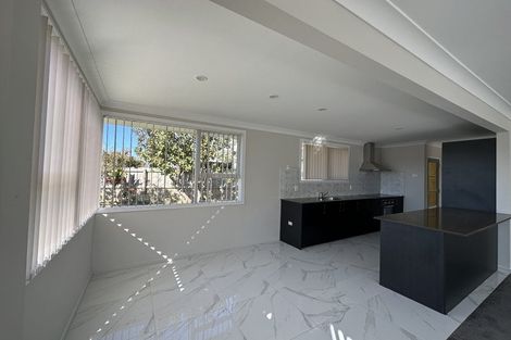 Photo of property in 4 Convair Crescent, Mangere, Auckland, 2022