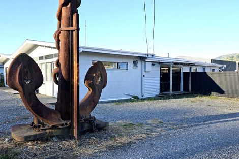 Photo of property in 12 Kent Street, Picton, 7220