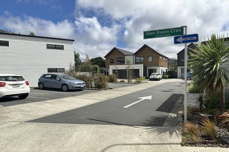 Photo of property in 1 Glen Evans Crescent, Fairfield, Lower Hutt, 5011