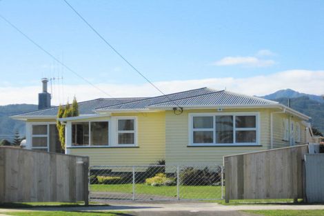 Photo of property in 35 Bledisloe Street, Levin, 5510